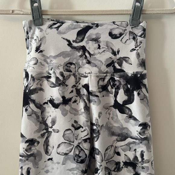 Balance Collection High Rise Leggings - Picture 2 of 7